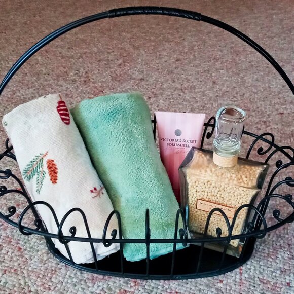 FREE Pinecones! - Twisted Black Wire Basket w/handle Farmhouse Decor Cottagcore - Picture 5 of 8